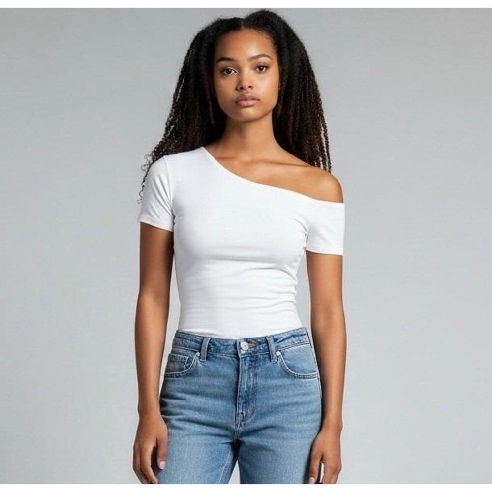TA3 one cold shoulder Medium top NWT
